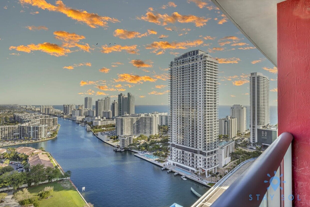 Primary Photo - 2602 E Hallandale Beach Blvd