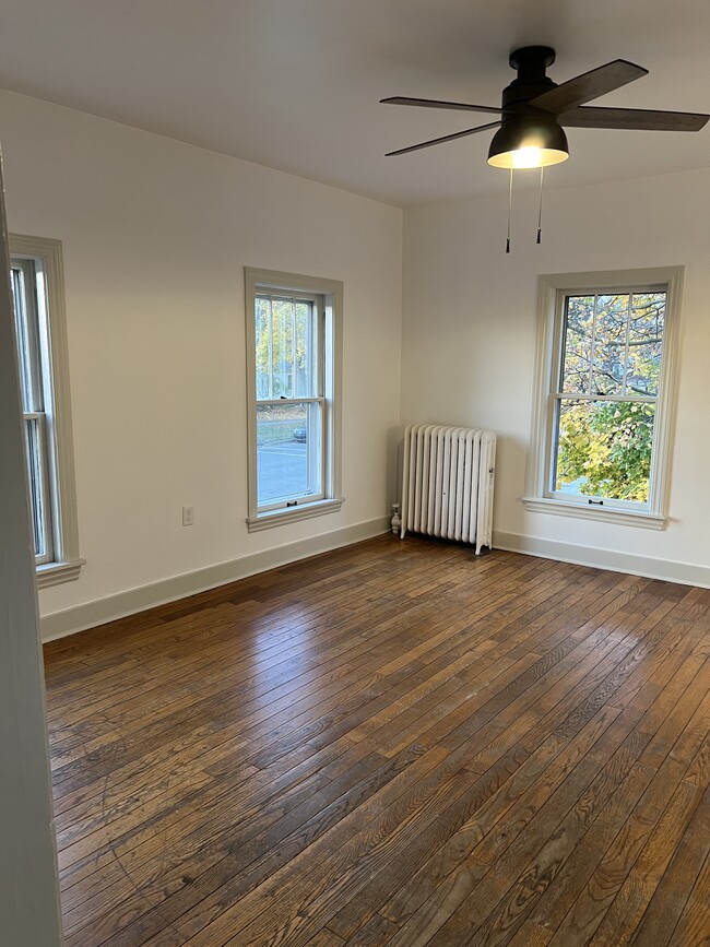 Living Room Apartment 3 - 422 N River St