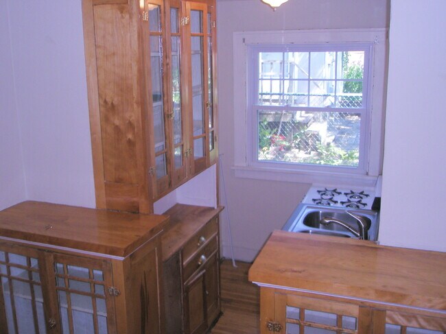 Foto del edificio - 1696 Ashland Ave