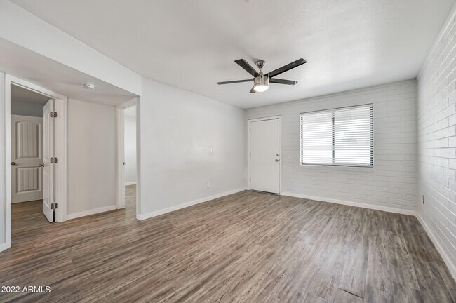 Foto del edificio - 1744 W Glendale Ave