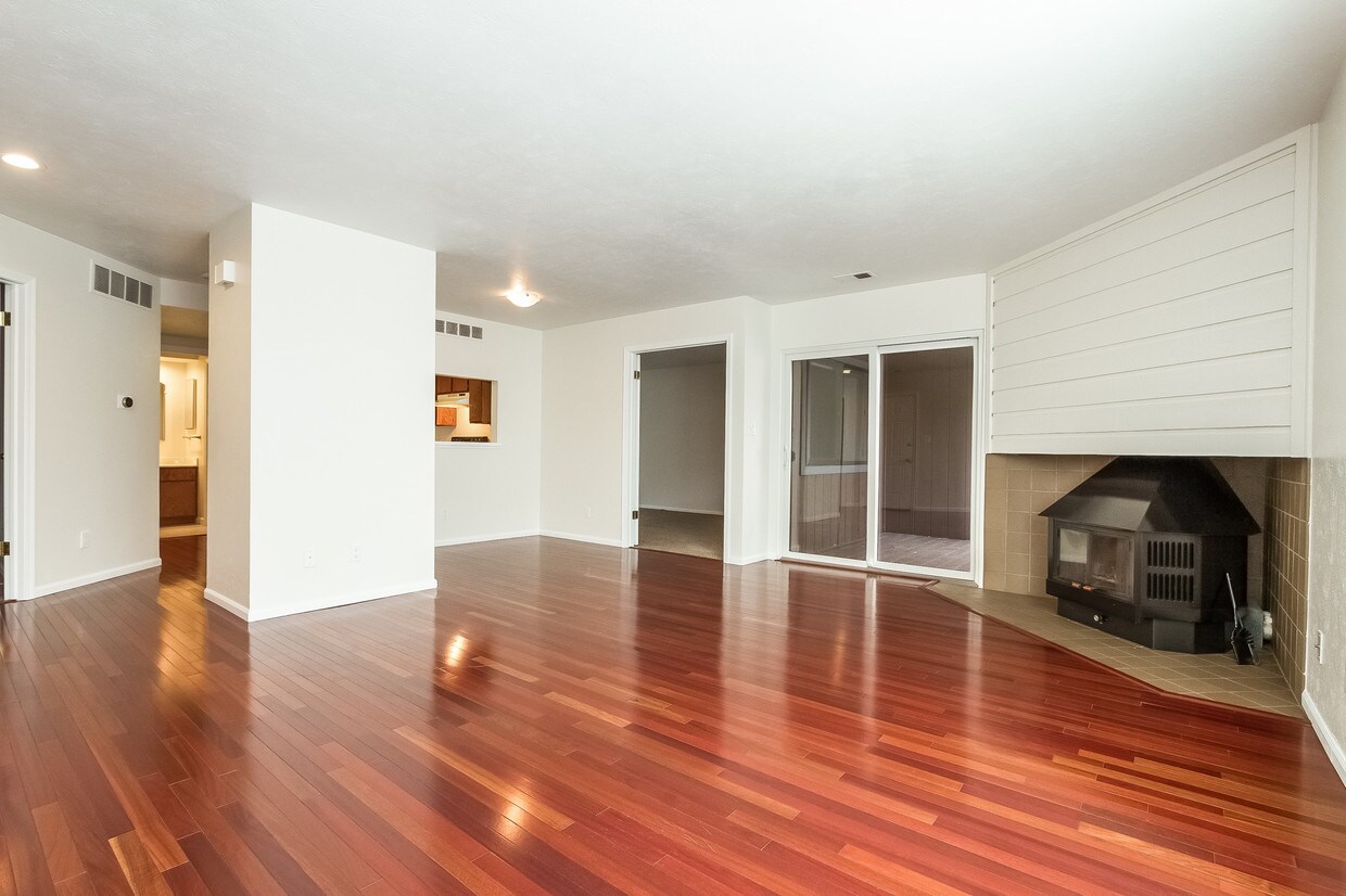 Primary Photo - 1303 Alpine Ave