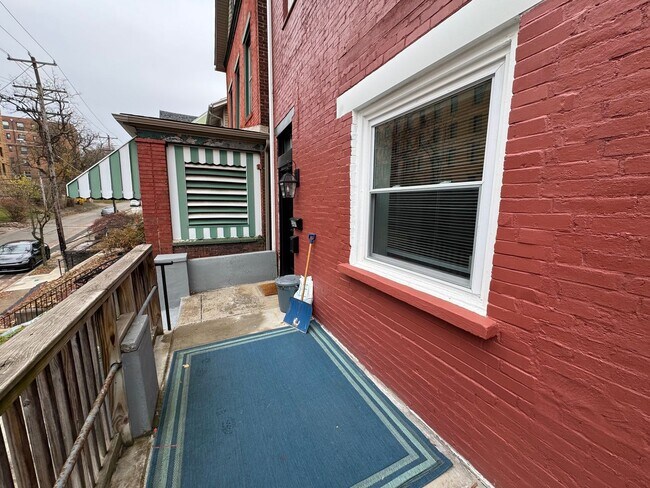 Foto del edificio - Charming 5BR Home in the Heart of Pittsburgh – Spacious, Stylish & Full of Character