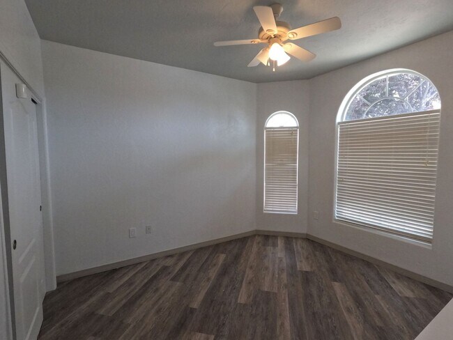 Foto del edificio - 2947 Longbow Loop
