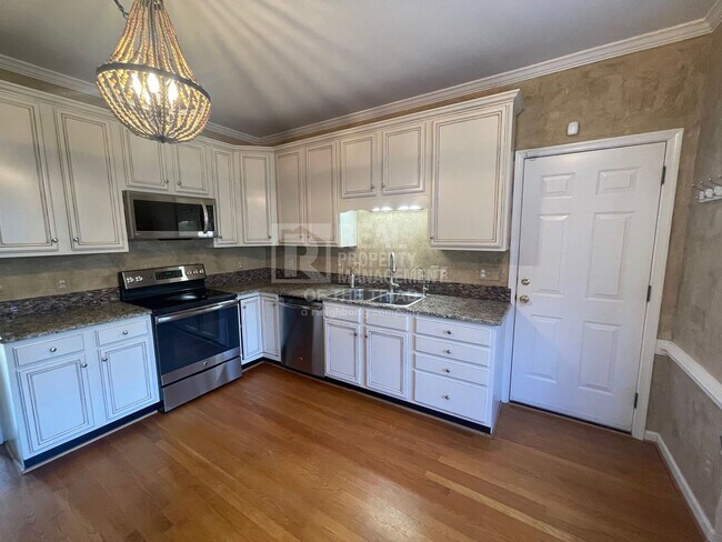 Foto del edificio - Stately 3Bd/2.5Ba Home w/ Bonus room in Re...