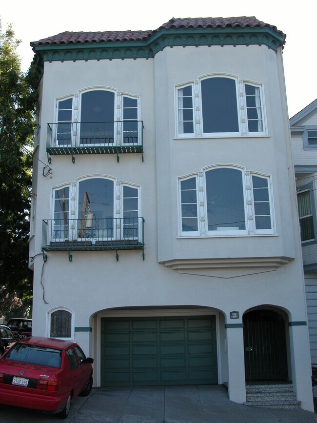 Front - 808 Arkansas St