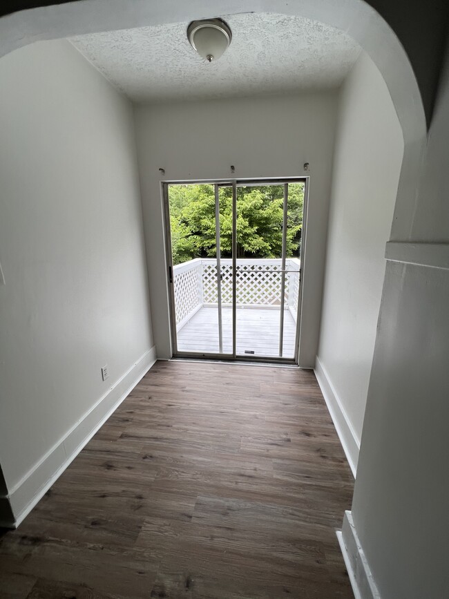 Foto del edificio - 2028 Eastview Ave