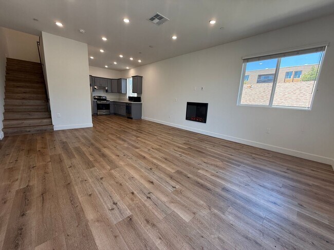 Foto del edificio - Beautiful 3-Bedroom Townhome in Sherman Oaks!