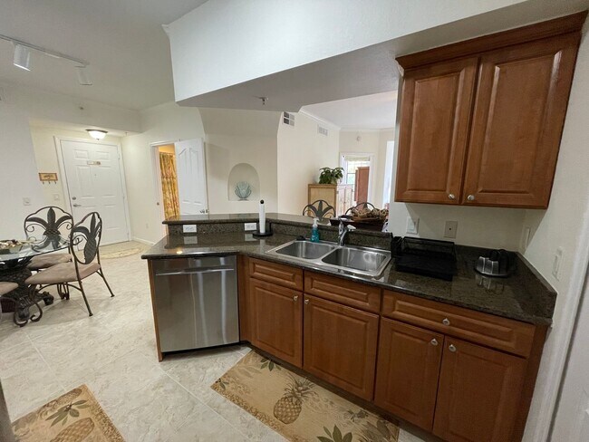 Foto del edificio - ANNUAL RENTAL - FULLY FURNISHED 1 BED / 1 ...