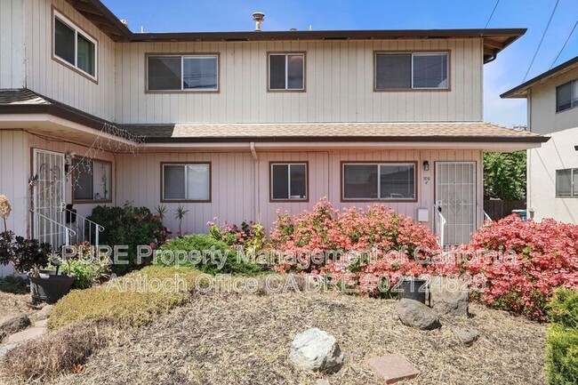 Building Photo - 908 Minaker Dr