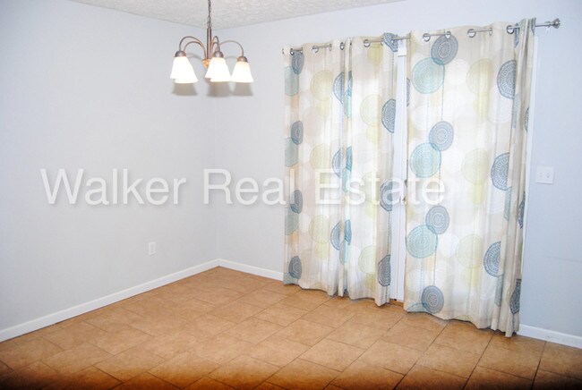 Building Photo - 14039 Howard Ln