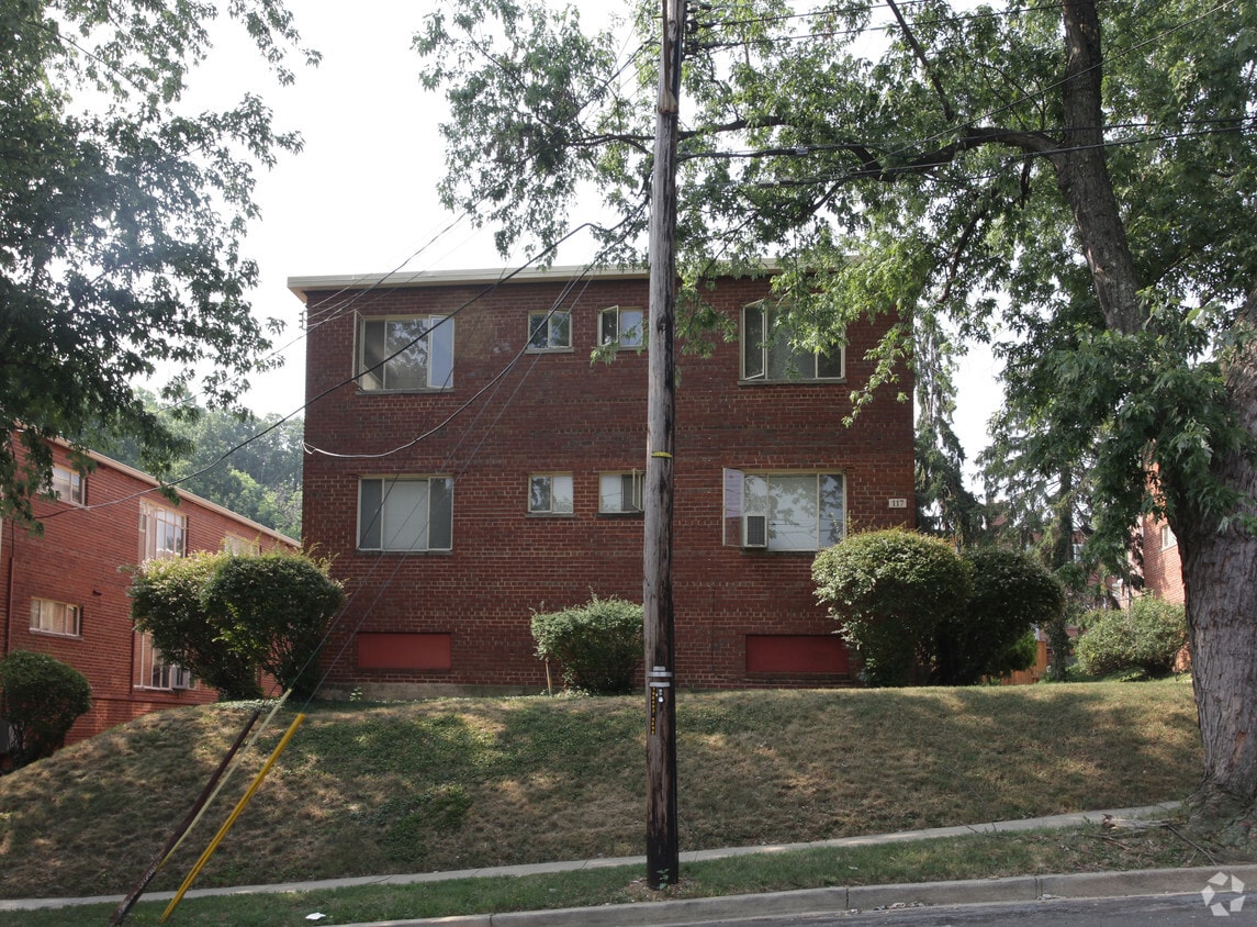 Building Photo - 117 Varnum St NE