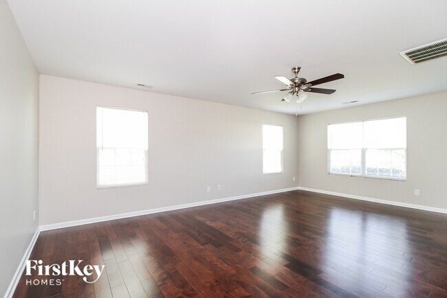 Foto del edificio - 475 Summergate Dr