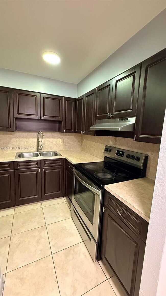 Foto del edificio - 5050 NW 7th St