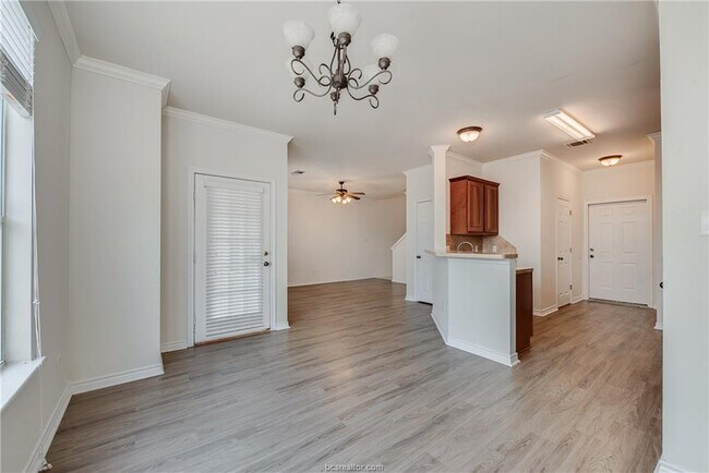 Foto del edificio - 1425 W Villa Maria Rd