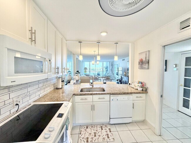 Building Photo - 3051 N Course Dr