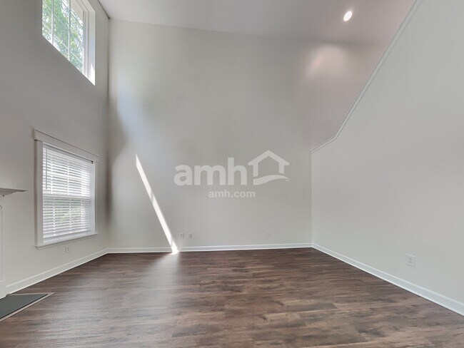 Foto del edificio - 118 Maywood Drive