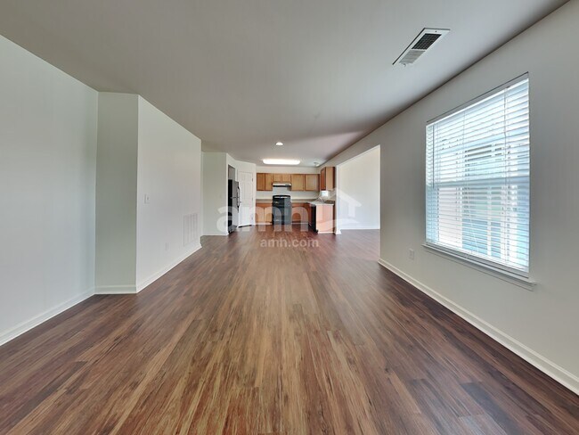 Building Photo - 10 Pfeiffer Ct