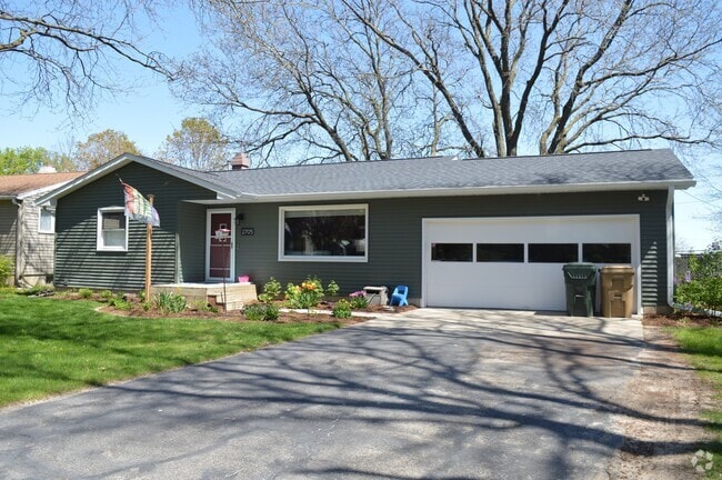 Building Photo - 2705 Victoria Ln
