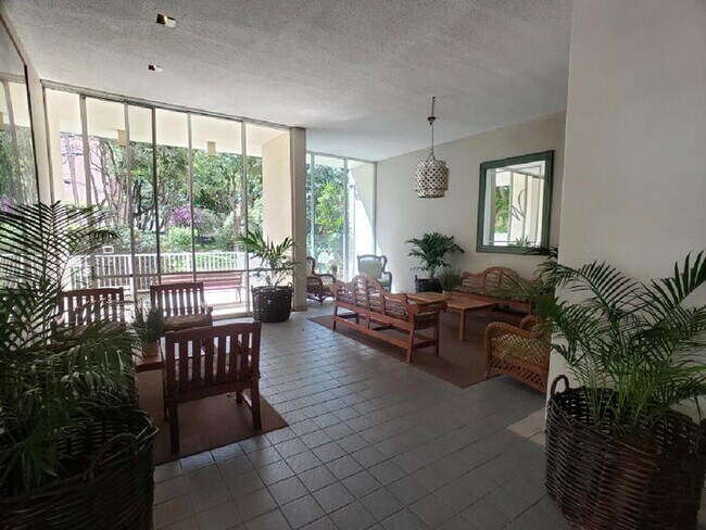Foto del edificio - 469 Ena Rd