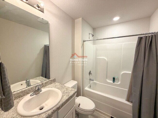 Foto del edificio - 4425 Redbay Ct