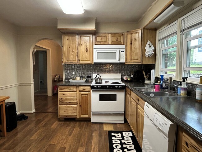 Foto del edificio - Charming Ranch Right Off W King Street!