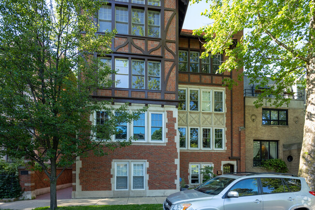 Building Photo - 1320 Madison Park