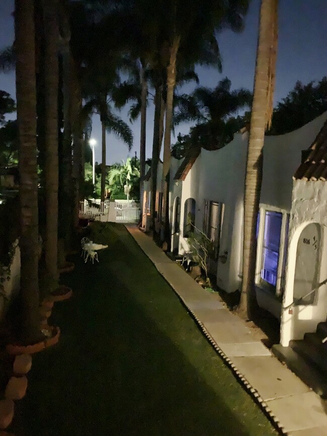 Photo - 806 N Poinsettia Pl Apartment