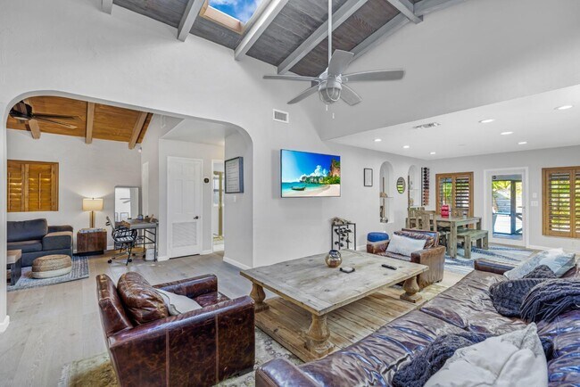 Photo - 9 S Gordon Rd House