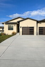 Building Photo - 108-110 Oakwood Ct