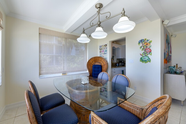 Building Photo - 2565 S Ocean Blvd