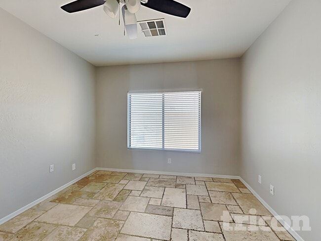 Building Photo - 504 W Beautiful Ln