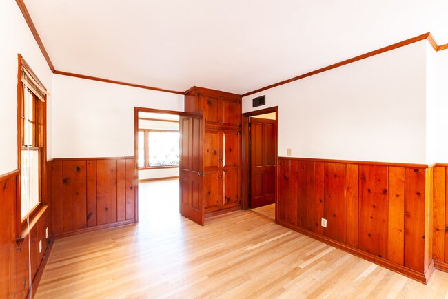 Building Photo - 15436 Camarillo St