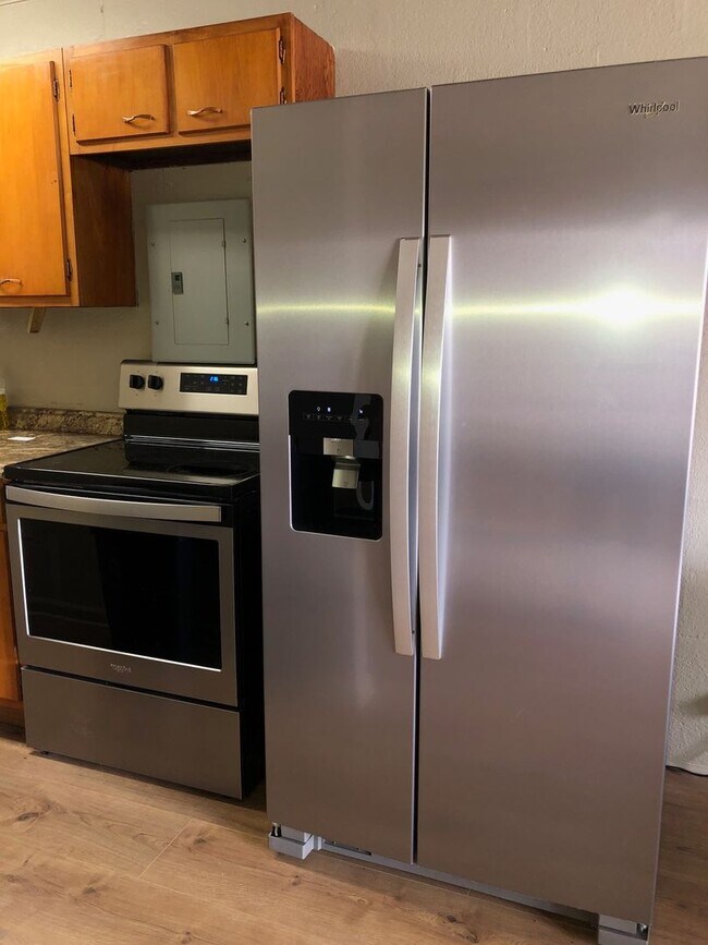 Building Photo - Great One BED!!! (One Block From Kirkwood!!)