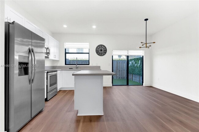 Building Photo - 859 NE 211th St