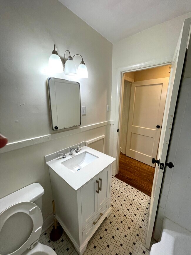 Bathroom - 147 N Evergreen St