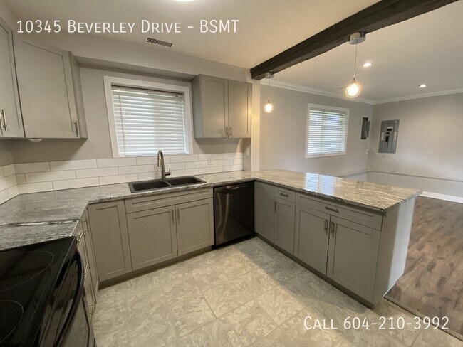 Photo du bâtiment - Beautiful 2 Bedroom Above Ground Suite