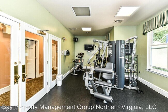 Foto del edificio - 2109 Highcourt Ln