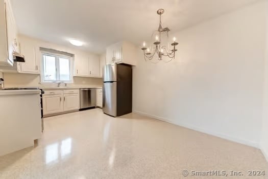 Building Photo - 54 Oak St