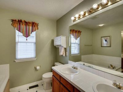 Building Photo - 1058 Thornbury Pl