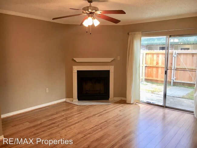 Building Photo - 2 br, 1.5 bath House - 907 Rothland St. #7C