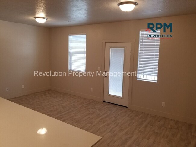Building Photo - 2 BEDROOM IN GREAT OGDEN LOCATION