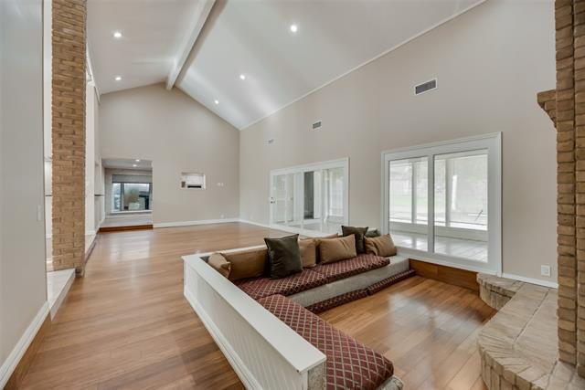 Building Photo - 2209 Hollyhill Ln