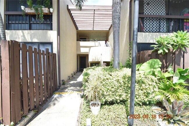 Foto del edificio - 775 N Village Dr