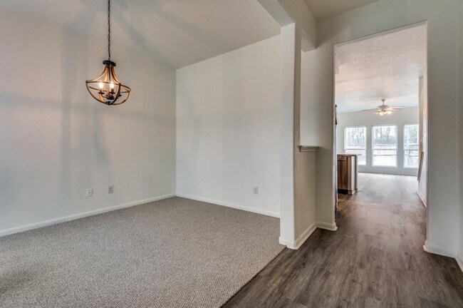 Building Photo - 5111 Forest Terrace Dr