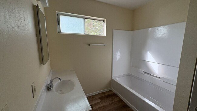 Foto del edificio - 1 Bedroom Apartment for Rent