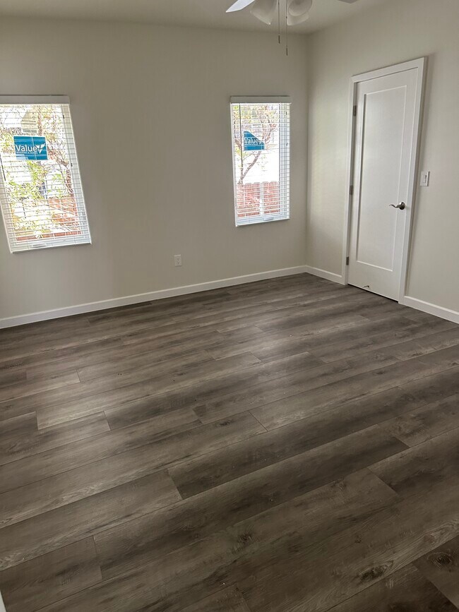 Building Photo - 450 N Crescent Heights Blvd