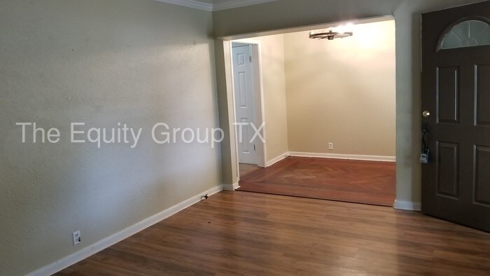 Building Photo - Quiet COuntry Living