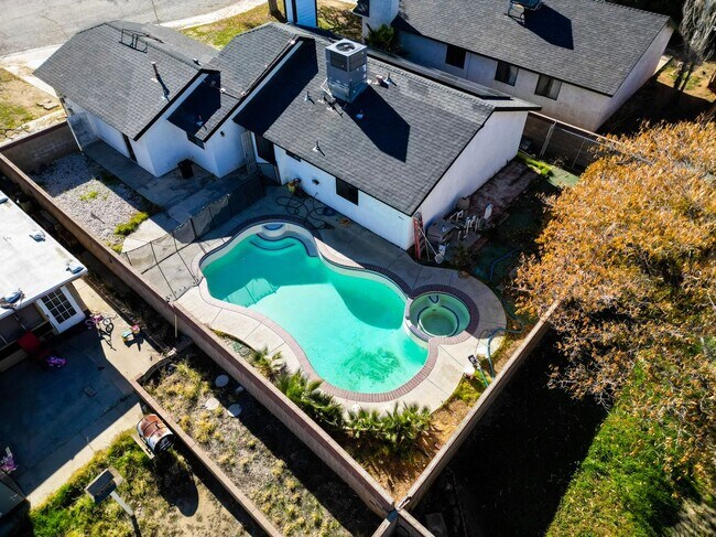 Foto del edificio - 837 Sunrise Ct