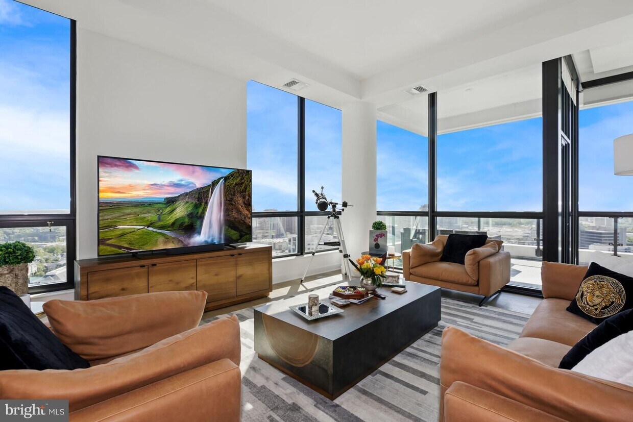 Foto principal - 1650 Silver Hill Dr