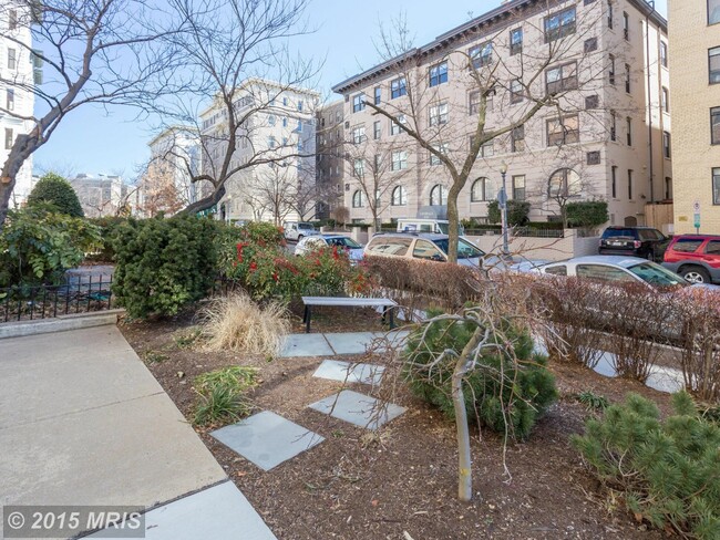 Front garden - 2145 California St, NW #109